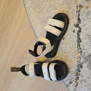 Dr. Marten kids size 11 Jr. Klaire leather strap sandal